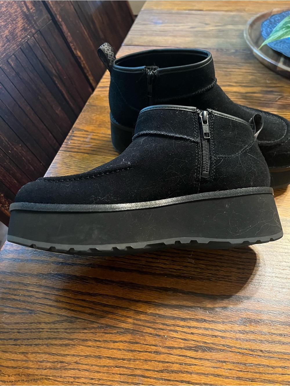 UGG - Picture 3 of 4